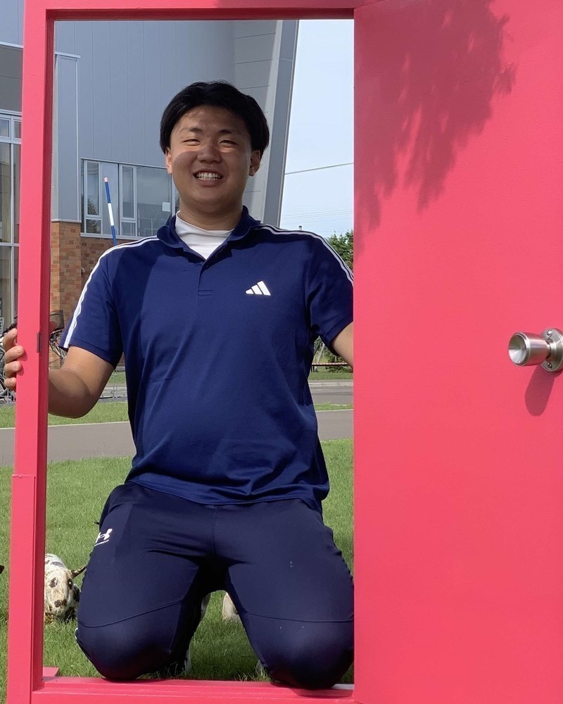 スポーツセンターで活動する訓子府町地域おこし協力隊の小見飛翔隊員